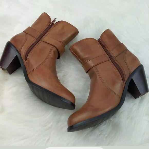 CUTE DINGO BOOTIES SIZE 7.5
THEY DO NEED THE CAPS - Picture 3 of 4